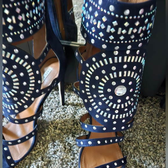 Heels - Picture 8 of 8